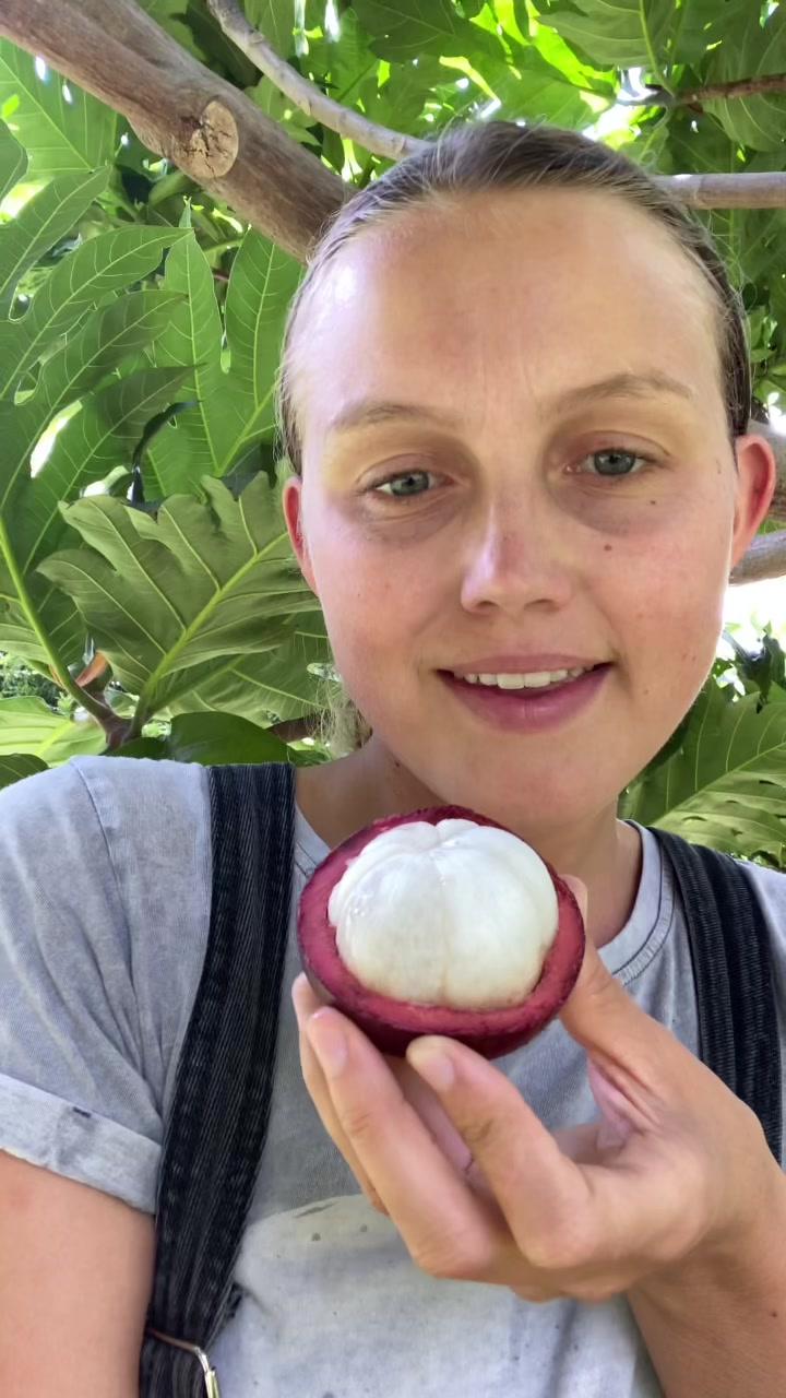 Mangosteen✨ the perfect birthday treat 🥳 #itsmybirthday I’m 24 💟 am I a cancer or leo? Millennial or Genz?? 🤷‍♀️