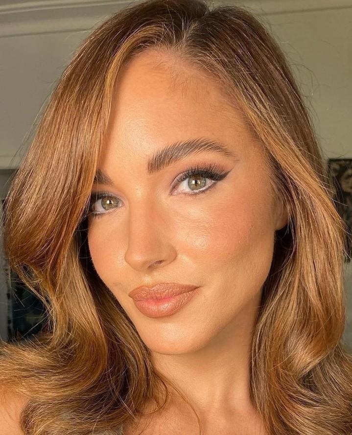 class="content__text"@hayleywilsonmakeupartist just served us major glam! Re-create this look for your next date night with our Naked Lashes. 💋✨