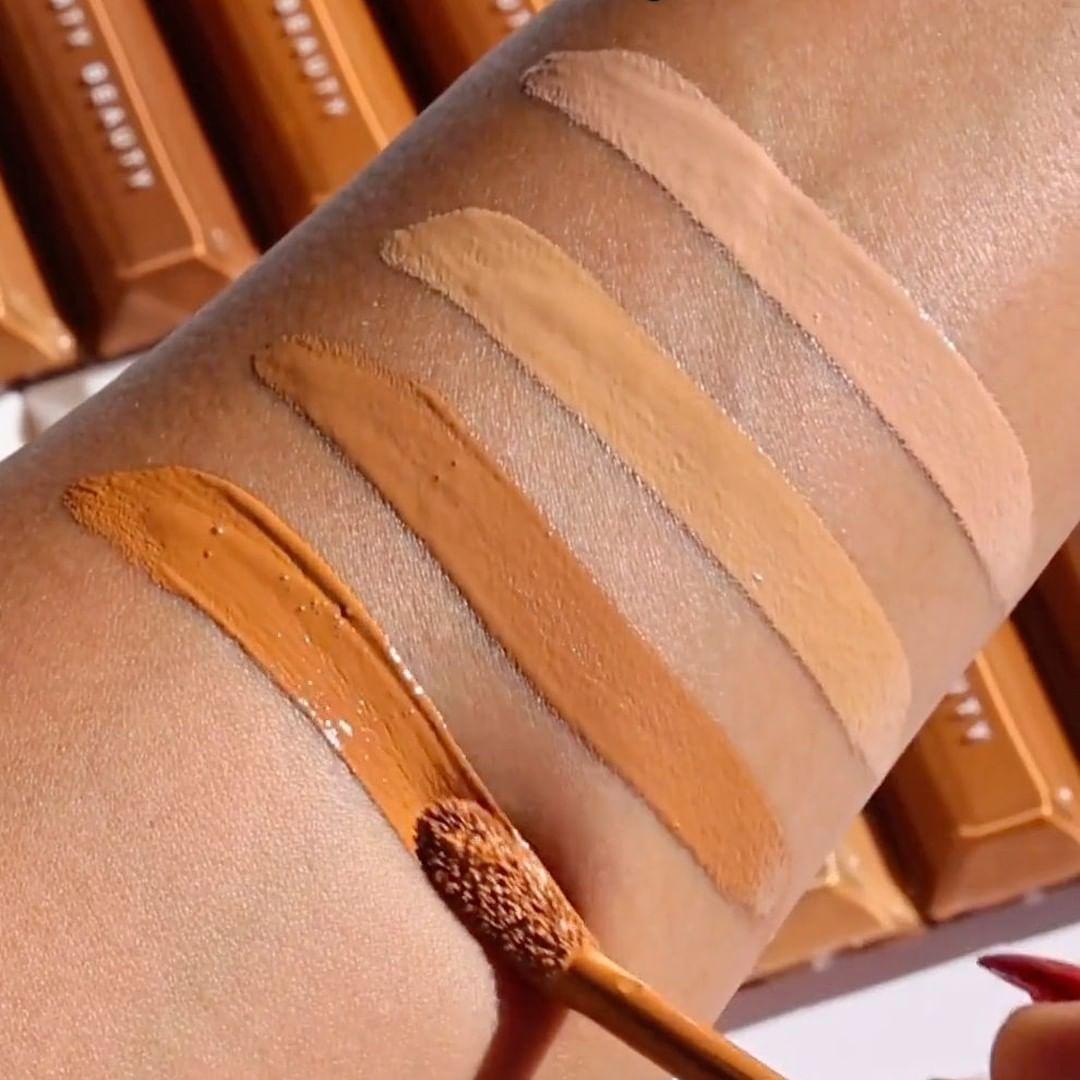 It's swatch o'clock with our *NEW* We're Even Hydrating Longwear #FentyConcealer 🕰️ This skincare-fueled superconcealer gets you RIGHT with ingredients to reduce dark circles & puffiness instantly and overtime 🤩 + the doe foot applicator makes for precise application every 👏🏽 time 👏🏽

Do less, but get more with We're Even Concealer now at fentybeauty.com, @sephora, @sephoracanada, Sephora at @kohls, @ultabeauty and globally 🤎
