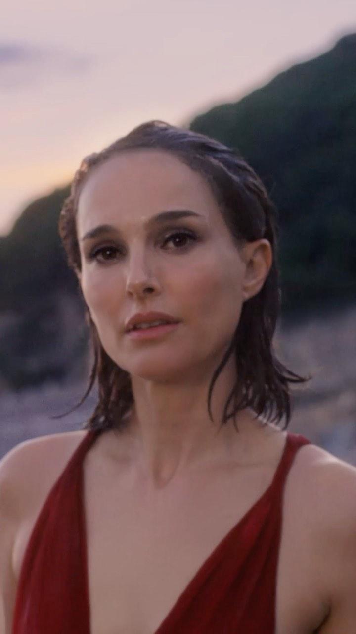 Loving louder than ever, @NataliePortman runs wild on the beach adorned in a fiery red vestal dress. Irradiating strength and conquering beauty, Miss Dior is a hymn to love that goes far and beyond.
 
#DiorBeauty #DiorParfums #MissDior #MissDiorParfum #LoveOutLoud