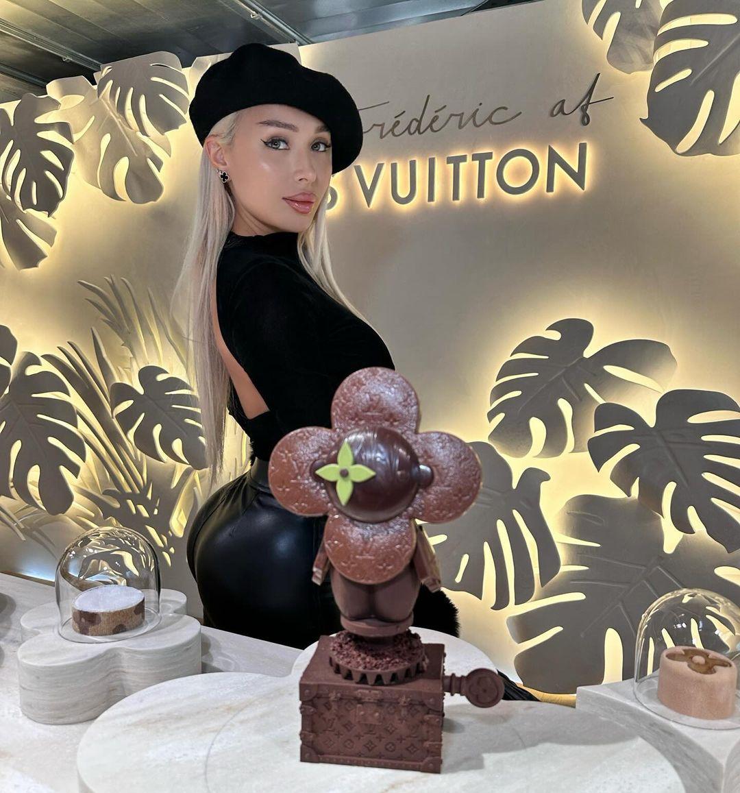 Café Louis Vuitton 🤎☕️🍫Eres de Té o Café? Yo los 2 y si es con postre mejor 🍰.
