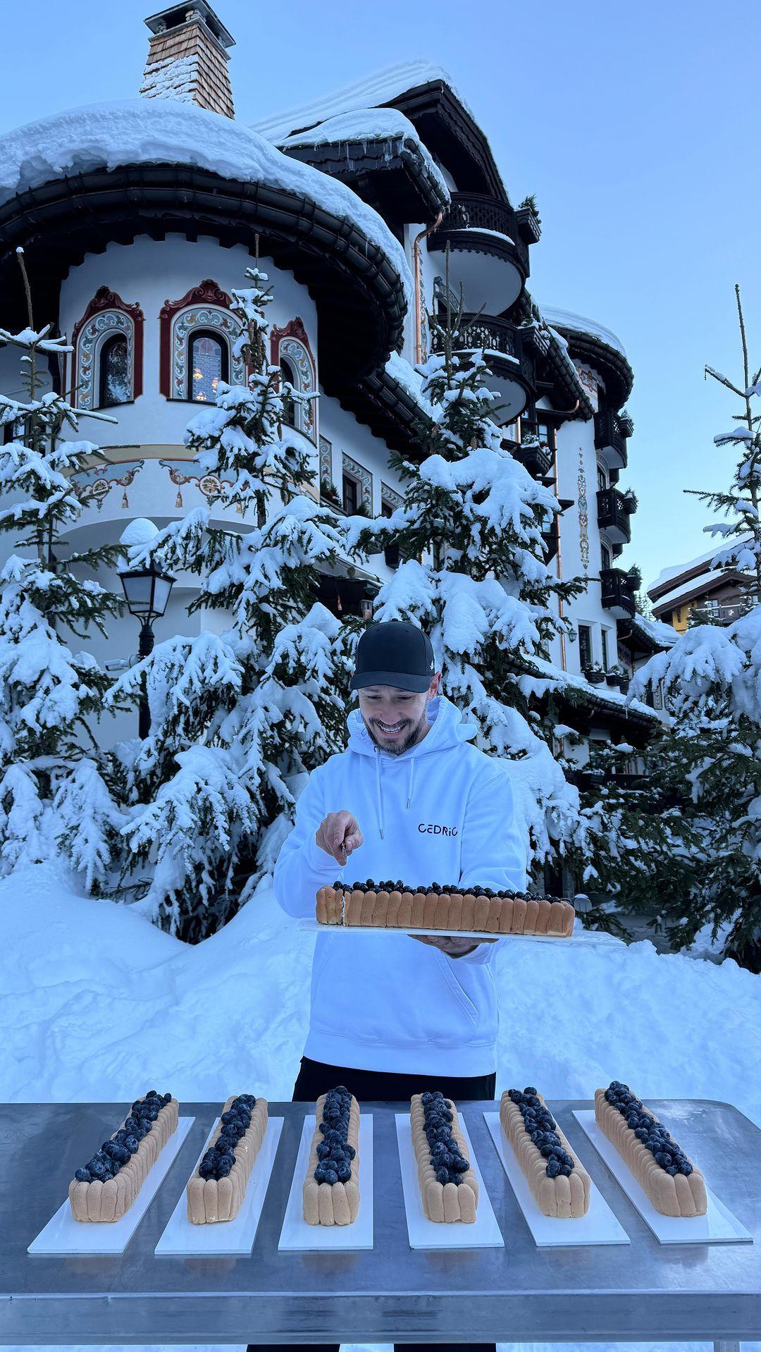 Charlotte Myrtille dans la neige #cedricgrolet #airelles 🫐