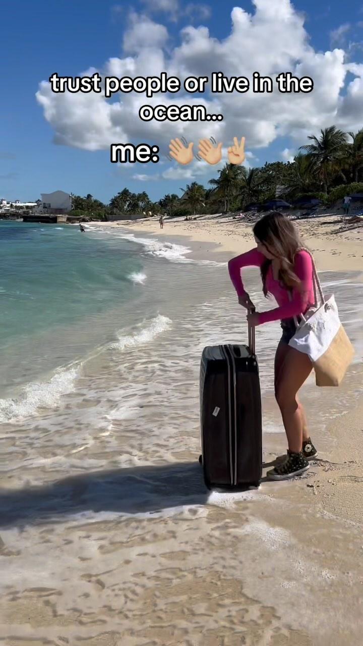 i’m moving ✌🏼🌊 

#travel #beach #girl #funny