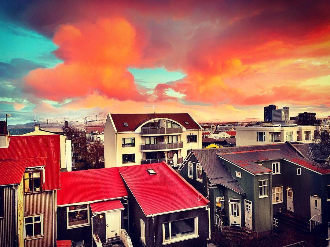 class="content__text"
 Beautiful sunrise this morning here in Iceland, drinking morning coffee and enjoying this view...... priceless #priceless #sunrise #reykjavik #miðborginokkar 
 