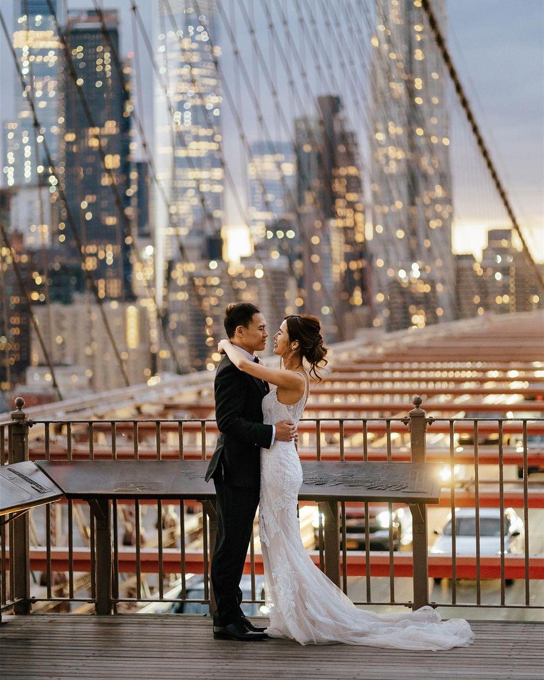 class="content__text"
 Magical sunset on the Brooklyn Bridge 🖤
⠀
 #brooklynbridge #brooklynbridgewedding #brooklynbridgeengagement #brooklynbridgephotoshoot #dumbowedding #dumboengagement #nycweddingphotographer #nycwedding #newyorkweddingphotographer #newyorkwedding #ig_nycity #icapture_nyc #thebigapple #nyclife #nyclifestyle #nyc_explorers 
 
