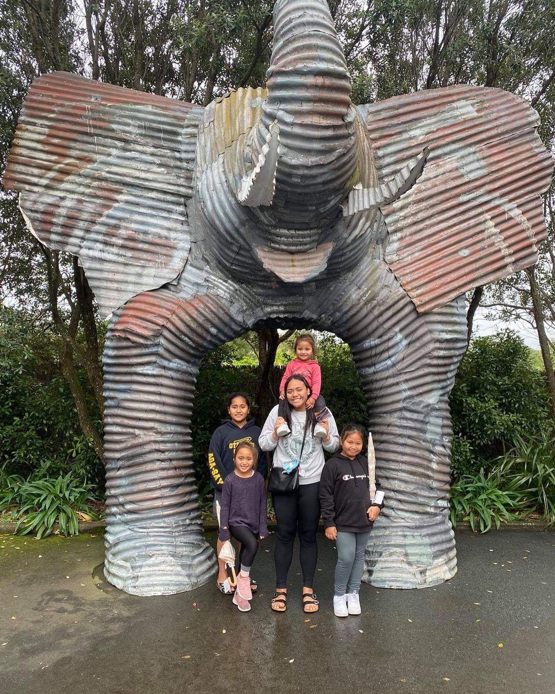 class="content__text"
 Love spending time with my girls. Day out at the zoo and no don’t get smart that I was visiting myself at the zoo🤦🏾😂 #DaddysGirls #OUA 
 