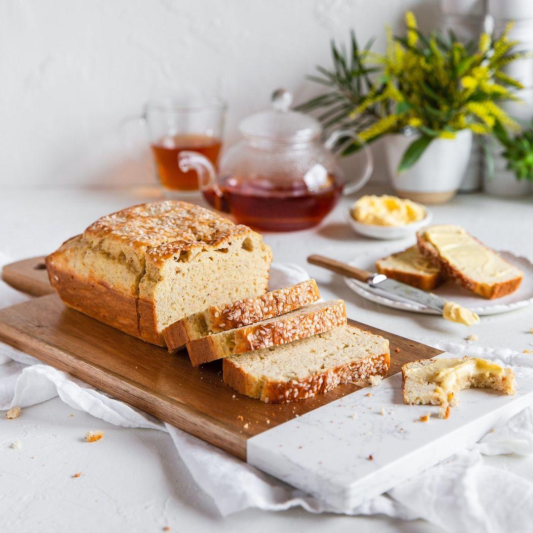 Looking for the best white high-protein bread that's also gluten-free and low in carbs? Our Head Recipe Creator, @jillsmat has your back. ⁠
⁠
This recipe is easy enough for a novice bread baker. With 1 net carb and 7 grams of protein per slice, it's the perfect bread for healthy sandwiches.⁠
⁠
👉 Recipe link in bio: @diet_doctor (Also in our stories for the next 24 hours! 👆)