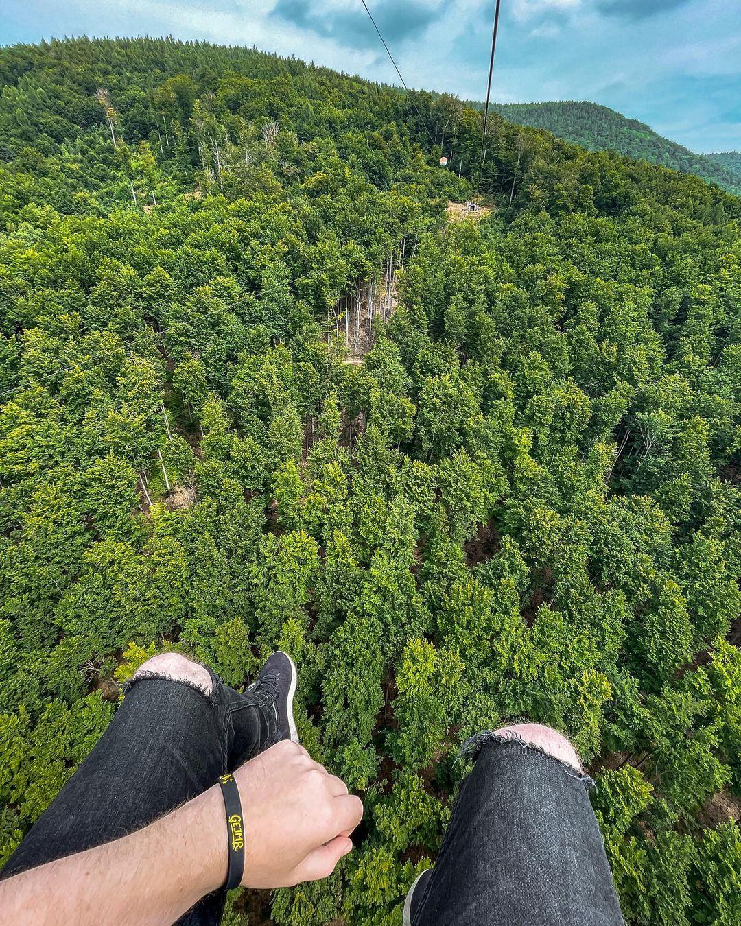 150m nad zemí a 2,2km dlouhá zipline 🤠🔥
Husté co? 😀 šel/šla bys na to taky? 🤔
#gejmr #zipline