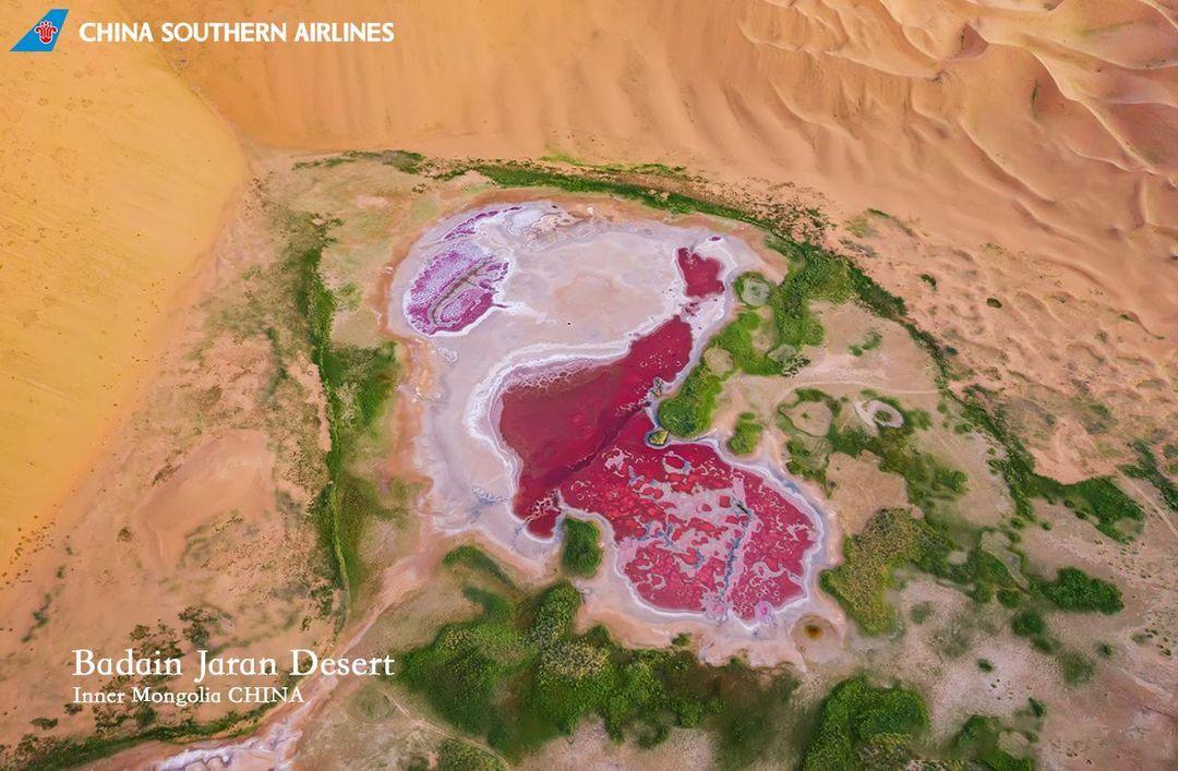 Is that the desert just an endless stretch of sand? Behold! The Badain Jaran Desert in Inner Mongolia is here to surprise you: the group of lakes like pink gems embedded in the dersert. 

#placetovisit #csair #FlyWithCsair #silkroad