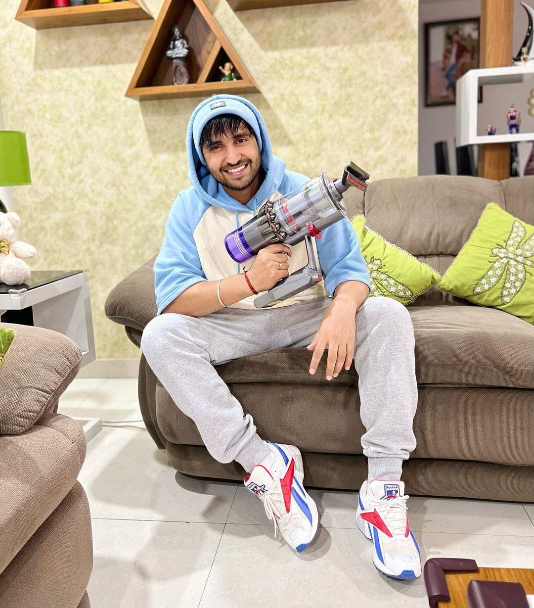 #Gifted With kids around the house,making sure your house is dust and allergen free is a must therefore I decided to invest in @Dyson_india’s V11,a powerful cord free vacuum.

Various attachments, 3 intelligent cleaning modes, driven with technology- its a masterpiece.

#DysonIndia
#DysonV11
#DysonHome
#Collab
