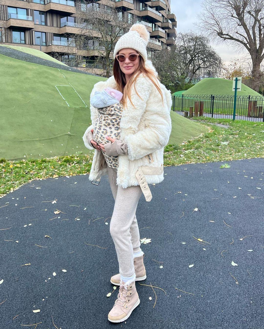 First walks with my little koala 🐨 💗*giftstagged #newmumoftwo #twoundertwo #fourthtrimester