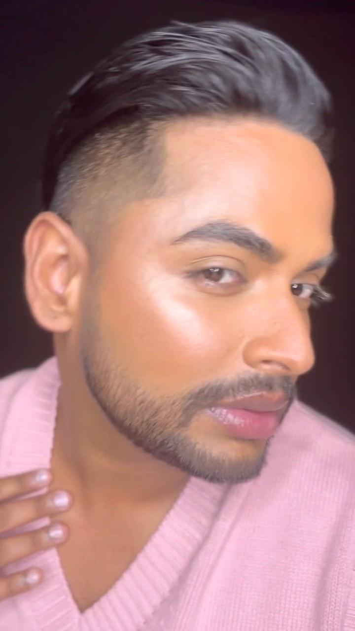 @adityamadiraju (he/him) tests our NEW #LIQUIDKILLAWATT fluid highlighter in shades #HONEYHAWTIE, #VINTAGEVELOUR and 'SIDECHICK'. 🤩 Which radiant shades do you like more?