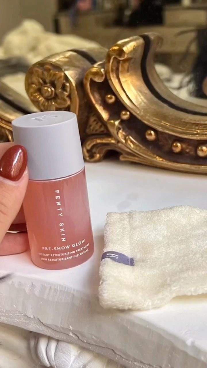 @chasemarieee (she/her) preps for the night out with @fentyskin's NEW 1-minute facial #PRESHOWGLOW. Lookin photo ready, boo! 🤩📸✨