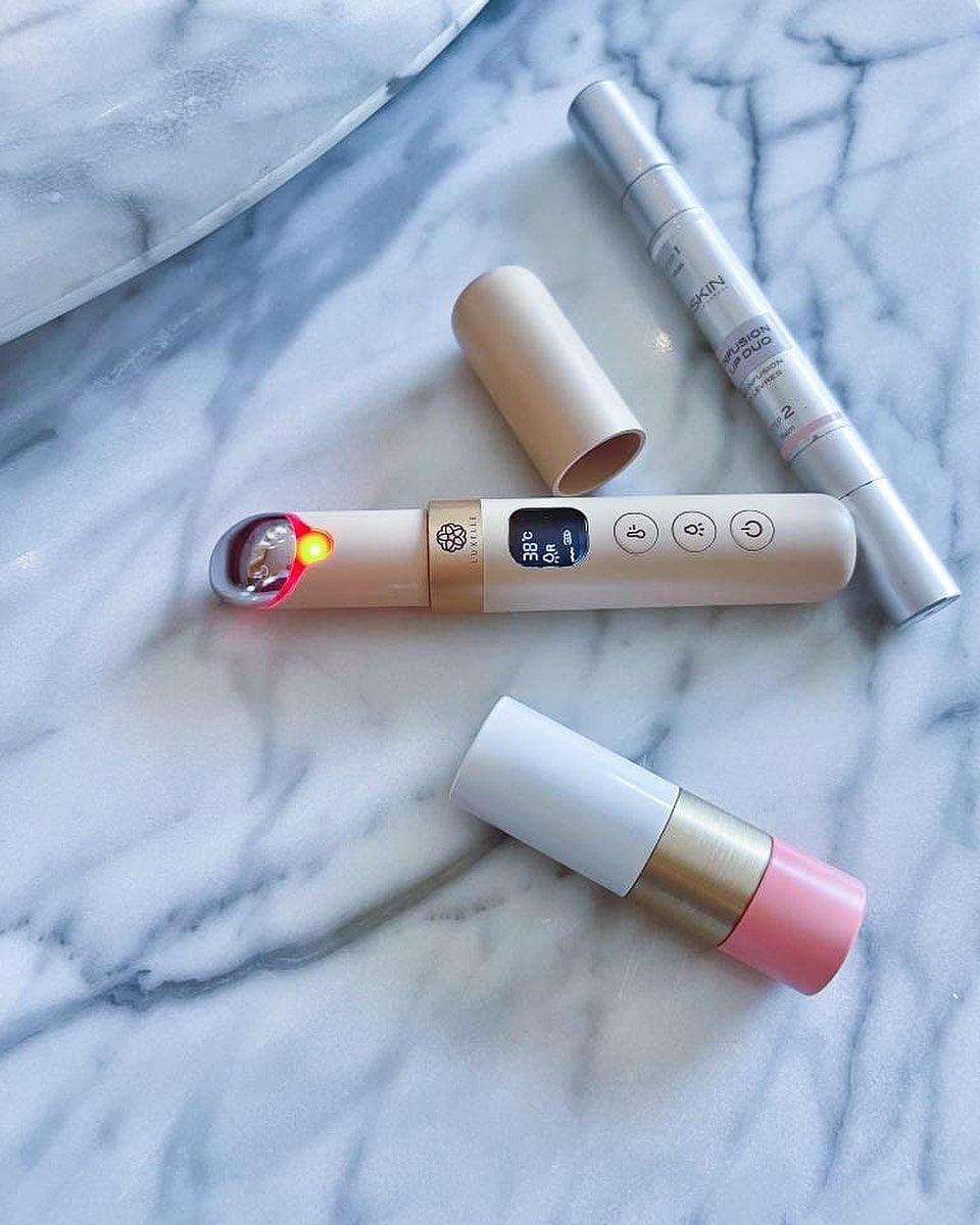 This Eye and Lip Beauty Pen is so handy that I can have a little spa treatment wherever I go!

It's a 5-minute eye and lip device that uses high frequency vibration. It has red, yellow and blue triple-spectrum technology, and 38-45 °C adjustable temperature to effectively release stress, relieve fatigue and reduce puffiness. 

You can get this device for only Php 2,500.00! #LivingLuxelle