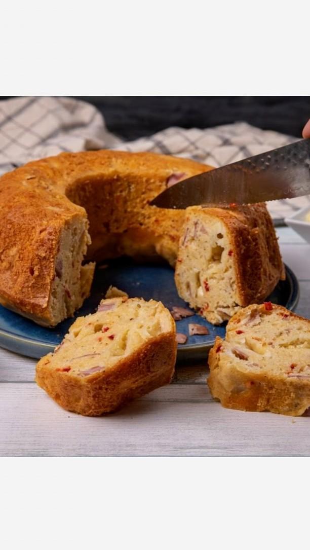 #Ζαμπονοτυρόπιτα κέικ σε λίγα μόνο βήματα, για ένα πεντανόστιμο σνακ στο γραφείο ή το σχολείο για τα παιδιά! 😍🤩 Δες τη συνταγή στο link του προφίλ μου 👆🏼

Ham &amp; cheese cake will always be my favorite! 🤩 Try this lovely recipe for #cheeseandhamcake and make the perfect snack for lunch! 😍 Link in bio for the full recipe 👆🏼

#argiro #barbarigou #argirogr #argiromystika #argirobarbarigou #greek #chef #food #greekfood #greekchef #hamandcheese #savorycake #savourycake
