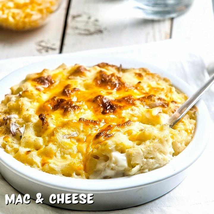 Και ποιος δε "λιώνει" για ΤΥΡΙ⁉️ Απολαυστικές και μοναδικές θα έλεγε κανείς συνταγές με τυρί, για τους λάτρεις του τυριού! 🧀 Mac &amp; Cheese, γεμιστές πιπεριές με τυρί &amp; Swiss roll με τυρί κρέμα! 🤤 Όλες οι συνταγές στο link του προφίλ μου 👆🏼 

For all the #cheeselovers, these #cheeserecipes will make you love them! 🤩 #Macandcheese, stuffed peppers with cheese &amp; #swissroll with #cheesecream! 😍 Link in bio 👆🏼

#argiro #barbarigou #argirogr #argiromystika #argirobarbarigou #greek #chef #food #greekfood #greekchef #cheeserecipe #cheeselover #cheeselove #cheeseloversday