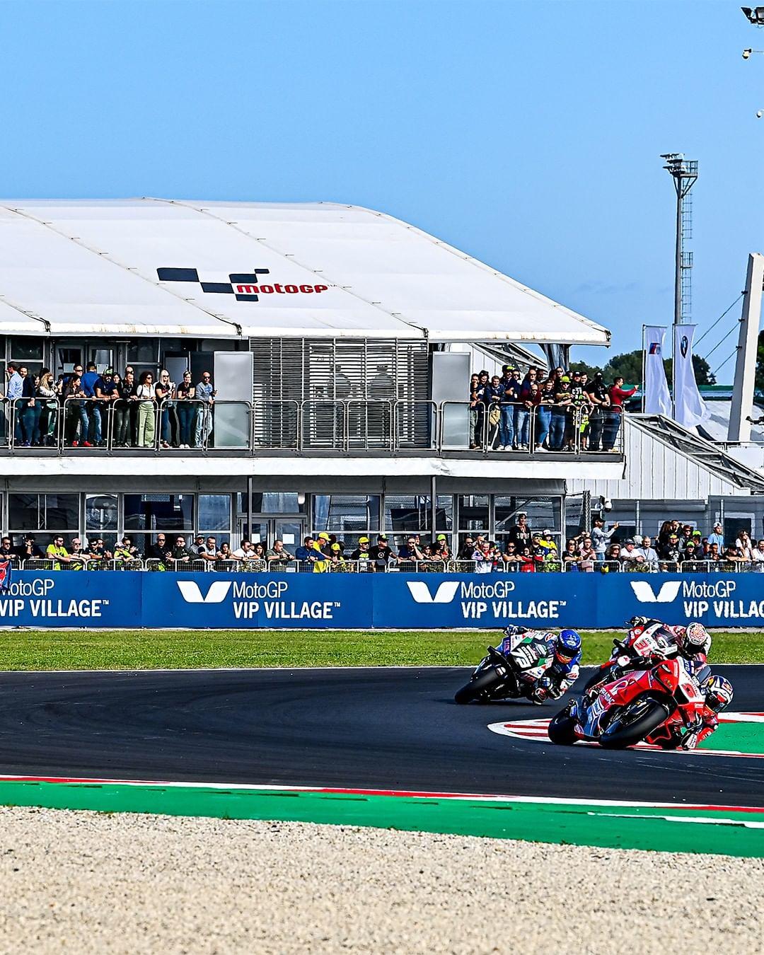An enthralling season witnessed in absolute luxury 🙌 From cocktails track side to pictures in the pits, visit the link in our bio to get the full #VIP treatment at the #MotoGP VIP Village 😎 #Motorsport #Motorcycle #Racing