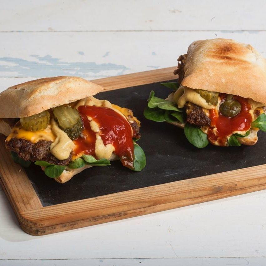 Είσαι έτοιμος για ατασθαλία αλλά δεν ξέρεις τι να πρωτοδιαλέξεις⁉️Pizza ή burger? 🤔 Φτιάξε το 2 σε 1 Pizza Burger 🍔 και κάνε το όνειρο σου πραγματικότητα! Συνταγή στο link του προφίλ μου 👆🏼

Pizza or Burger? 🤔 Are you trying to choose between these two #fastfood sins? 🤤 Make this lovely #pizzaburger! Link in bio 👆🏼🍔

#argiro #barbarigou #argirogr #argiromystika #argirobarbarigou #greek #chef #food #greekfood #greekchef #pizzaburger #pizzaburgers #pizzaburguer