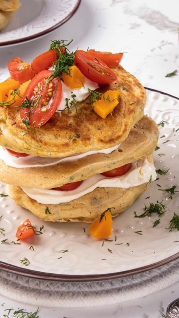 Καλημέρα και καλό σκ! ❄️ #Vegan αλμυρά pancakes με γάλα σόγιας έχεις δοκιμάσει; 😍 Κι όμως, μπορείς να συνεχίσεις να τρως #τηγανίτες για πρωινό παρόλο που ξεκίνησες διατροφή! 🤯

This is the healthiest way to start your #brunch! Savory #VeganPancakes! 😍 Link in bio for the full recipe 👆

#argiro #barbarigou #argirobarbarigou #argirogr #argiromystika #greek #chef #food #greekfood #pancakes #brunchrecipes #healthypancakes #healthyrecipes