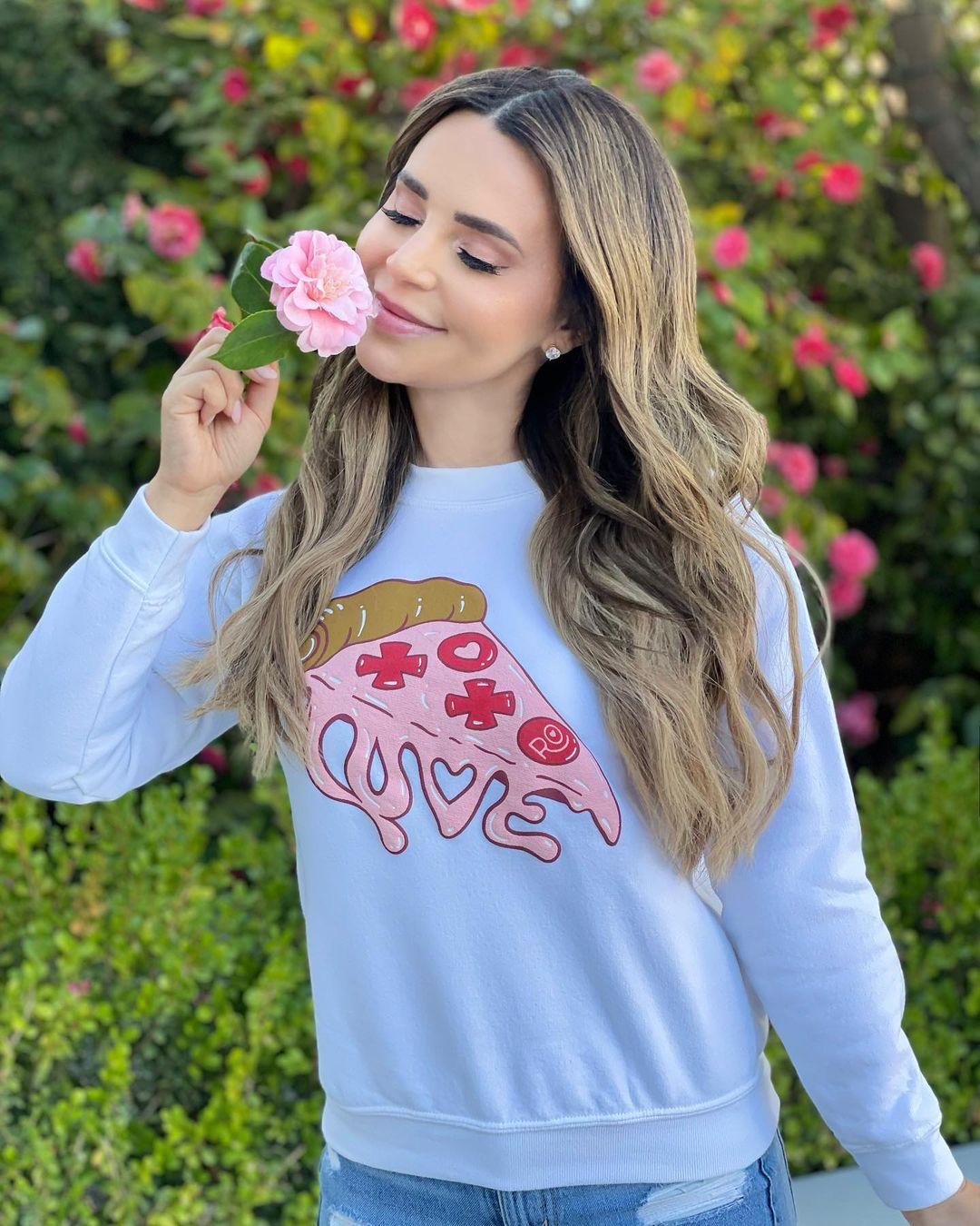 I love every pizza you! 🍕💕

New Merch! Check out this lovely pizza crewneck at RosannaPansino.com