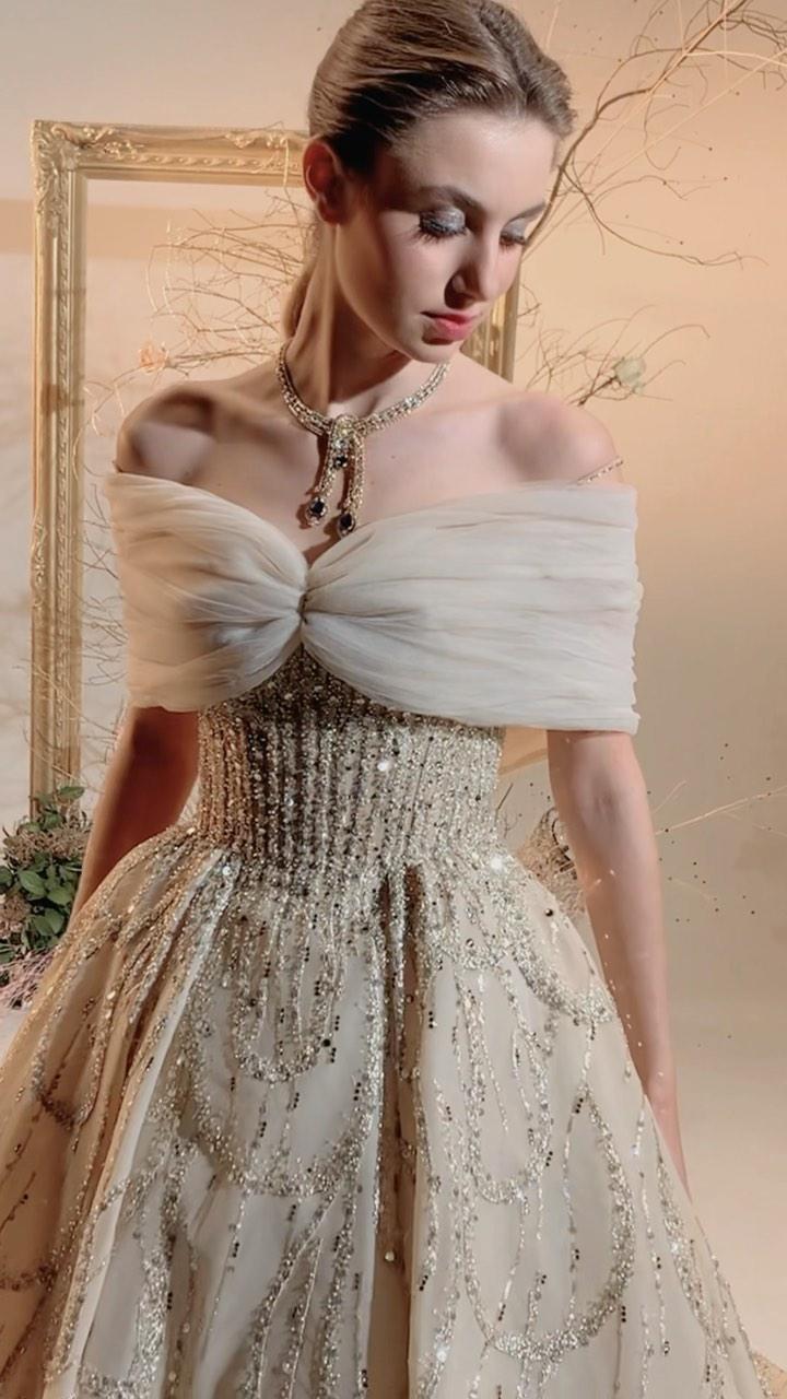 Reem Kachmar Bridal collection 2022 
Fabulously combine ultra feminine structured corset bodice with shimmering beaded patterns and exquisite feather and floral applique for a Glamorous Modern and Timeless Bride . 
@kachmarreem 
@yasseryounesjewellery 
@wassimmorkos 
@william_haber 
@rony_bassil 

#kachmarreem #reemkachmarcouture #reemkachmar #reemkachmar2022 #reemkachmarbridal22 #couture #fashion #brides #weddinggown #weddingdress #abudhabi #love #her #beirut #lebanon #riyadh #jeddah #dubai #cairo #kuwait #doha #instafashion #instacouture #kachmarreem #instabride #ss22