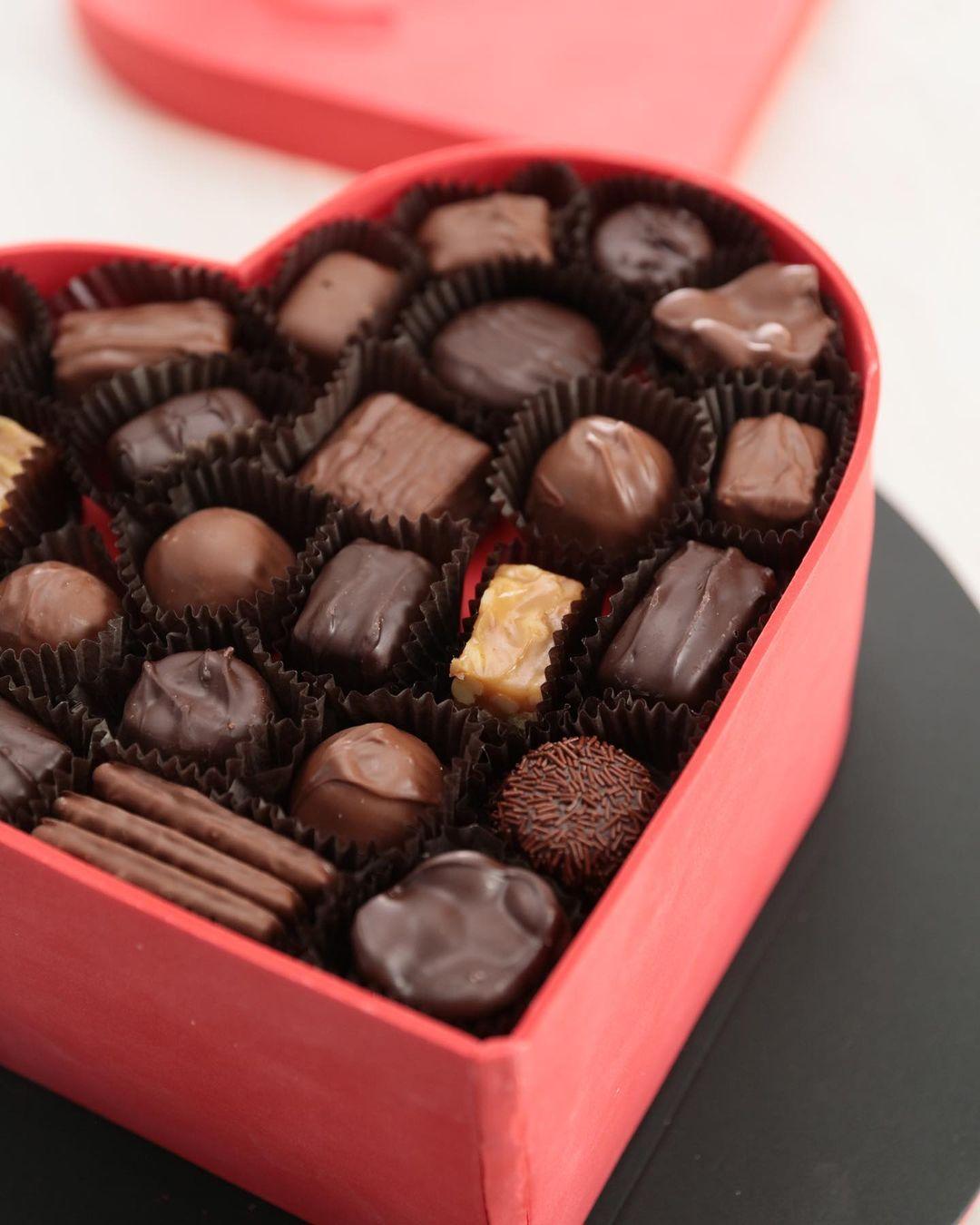 Cake + Box Of Chocolates = This Valentine’s Day treat! 🎂🍫
