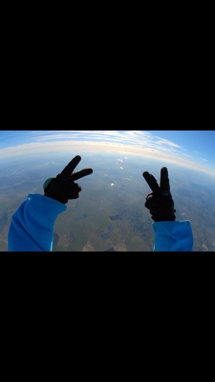 As saudades que eu tinha disto… 🤘

#skydive #freefly #jump #freedom #adrenaline