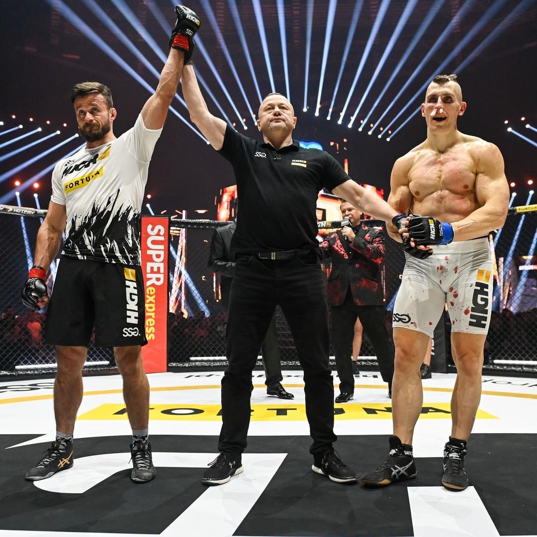 The post-fight atmosphere is slowly subsiding so it's time for a few words from Papito. 

@owcawk, big applause for a great fight. i keep my fingers crossed for your fast recovery. 🙏

Huge thanks to my fans who supported me on Tauron Arena and in front of the monitors, my coaches, who prepared me for the fight in the best possible way, friends and family, who are always there for me. I can't describe what happened on twitter. Casters, players, organisations and also CS:GO account changed their profile picture for my photo. I'm very grateful, you gave me wings to win the fight and i dedicate this victory to the entire esports community. You made me feel like old times. This is not the end, it's only the beginning. You are not my friend, you are my brother my friend. ❤

How did you like the show? 💪

fot. @highleague_official