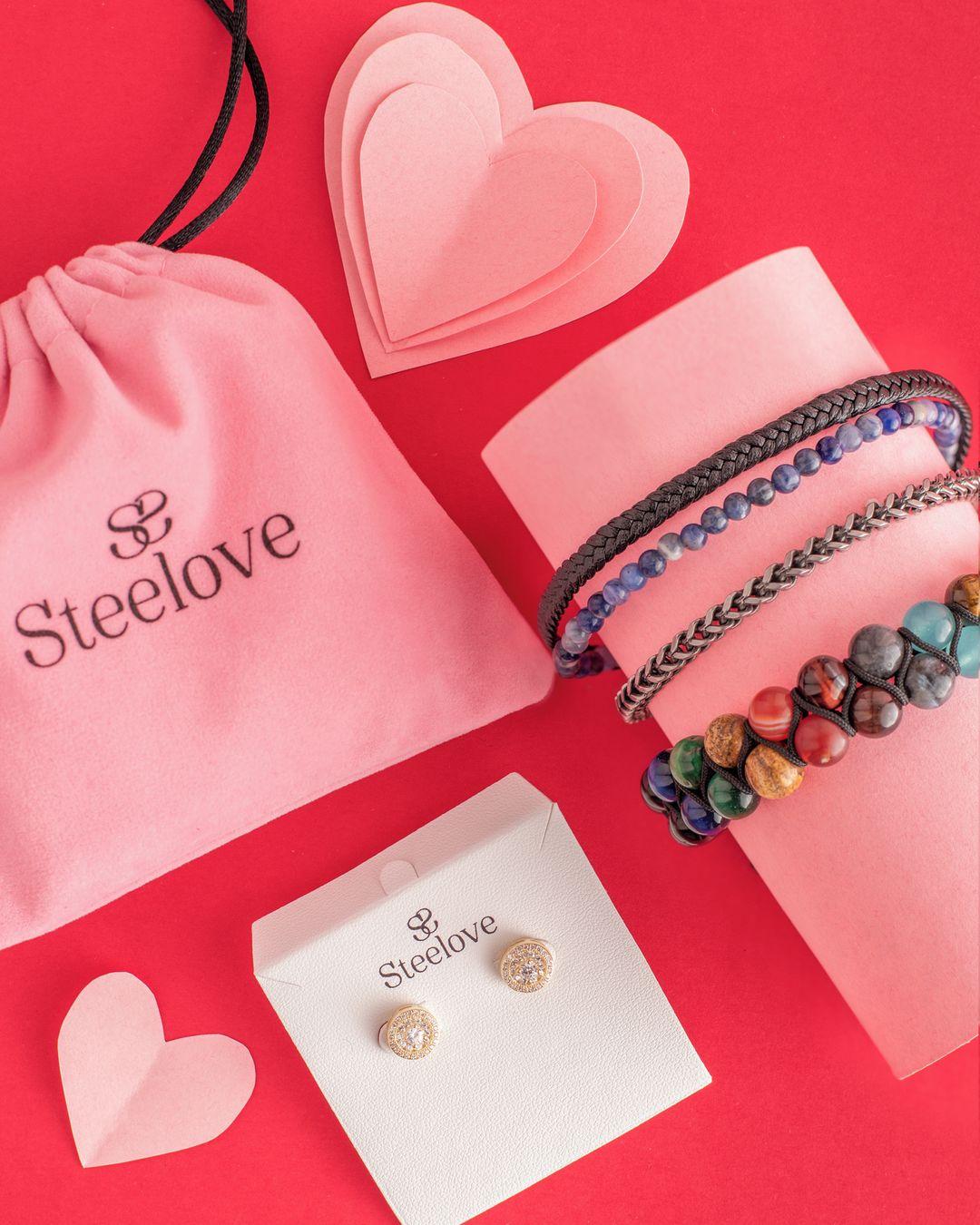 𝐏𝐨𝐫𝐪𝐮𝐞 𝐚 𝐥𝐨𝐬 𝐡𝐨𝐦𝐛𝐫𝐞𝐬 𝐭𝐚𝐦𝐛𝐢𝐞́𝐧 𝐬𝐞 𝐥𝐞𝐬 𝐫𝐞𝐠𝐚𝐥𝐚 🙌🏽⁣
Conoce aquí la variedad de brazaletes disponibles para caballeros y pregúntame por lo que te llevas al comprarle su detallito 😉.⁣
⁣
 Te leo en los comentarios 👀👇🏽⬇️🤗⁣⁣⁣⁣
⁣⁣⁣⁣
📍AGORA MALL 📍DOWNTOWN 📍PLAZA LAS AMÉRICAS II⁣⁣⁣⁣⁣⁣
www.steelove.com⁣⁣⁣
🛍️WhatsApp ＋1-809-567-0540 ＋1-201-952-8518⁣⁣⁣⁣⁣⁣
⁣⁣⁣⁣
#steelove #steelovestore #joyas #accesorios #jewelry #loveissteelove #amoryamistad #sanvalentin
