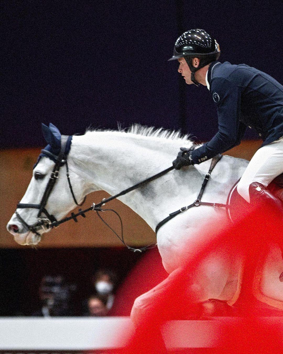 Flying to the competition at the Grand Palais Éphémère, Paris.
🐴
 
Join us for the 12th edition of the Saut Hermès 2022, 18–20 March at the Grand Palais Éphémère at sauthermes.com.

Reserved for the best riders in the world and the youngest riders under the age of 25, the Saut Hermès is also a place to meet others from the horse world, with a series of unique experiences.

#InternationalJumping
#SautHermes
#HermesSellier