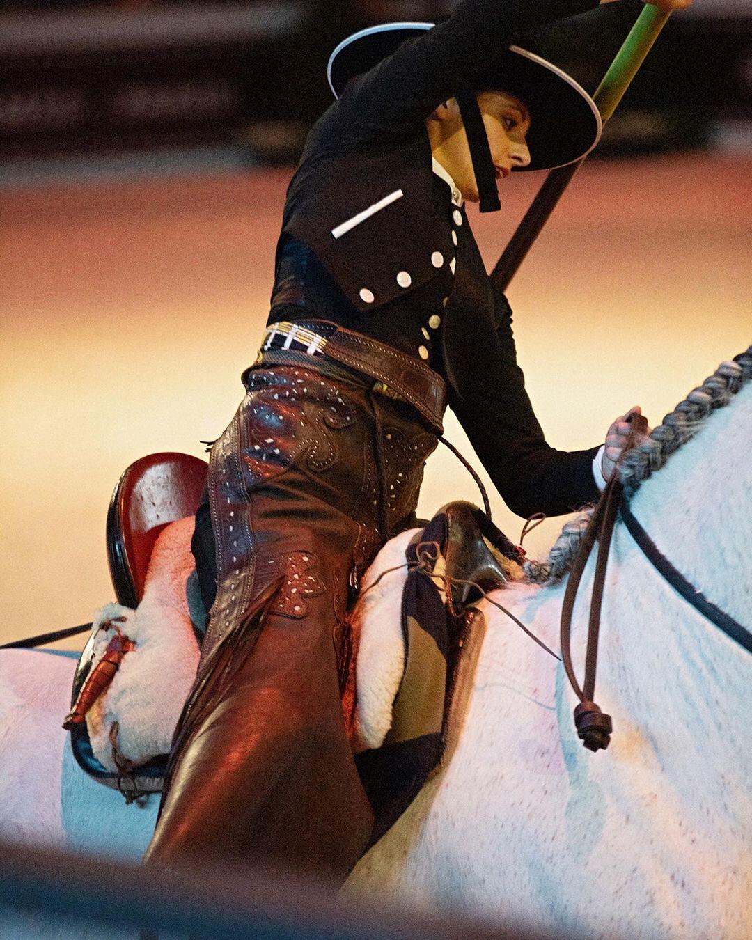 Equestrian ballet. 
🐴

Join us for the 12th edition of the Saut Hermès 2022, 18–20 March at the Grand Palais Éphémère at sauthermes.com.

Reserved for the best riders in the world and the youngest riders under the age of 25, the Saut Hermès is also a place to meet others from the horse world, with a series of unique experiences.

#InternationalJumping
#SautHermes
#HermesSellier