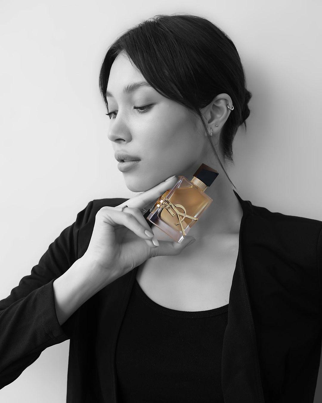 
 Like LIBRE, Freedom is the oxygen of the soul.

Visit YSL Beauty Facebook Shop with the secret code: [ IAMLIBRE ] to get a limited edition LIBRE Phone Ring on any LIBRE fragrance purchase. 
Available from 8th - 31st March, while stocks last.

 #yslbeautyMY #IAmLibre 
 