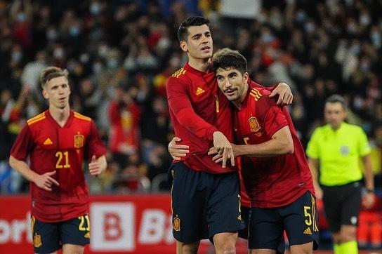 
 Otra gran noche con la @sefutbol ! Hemos disfrutado de un ambiente espectacular en Riazor. Muchas gracias de corazón por vuestro apoyo Coruña! 🙏🇪🇸 
 