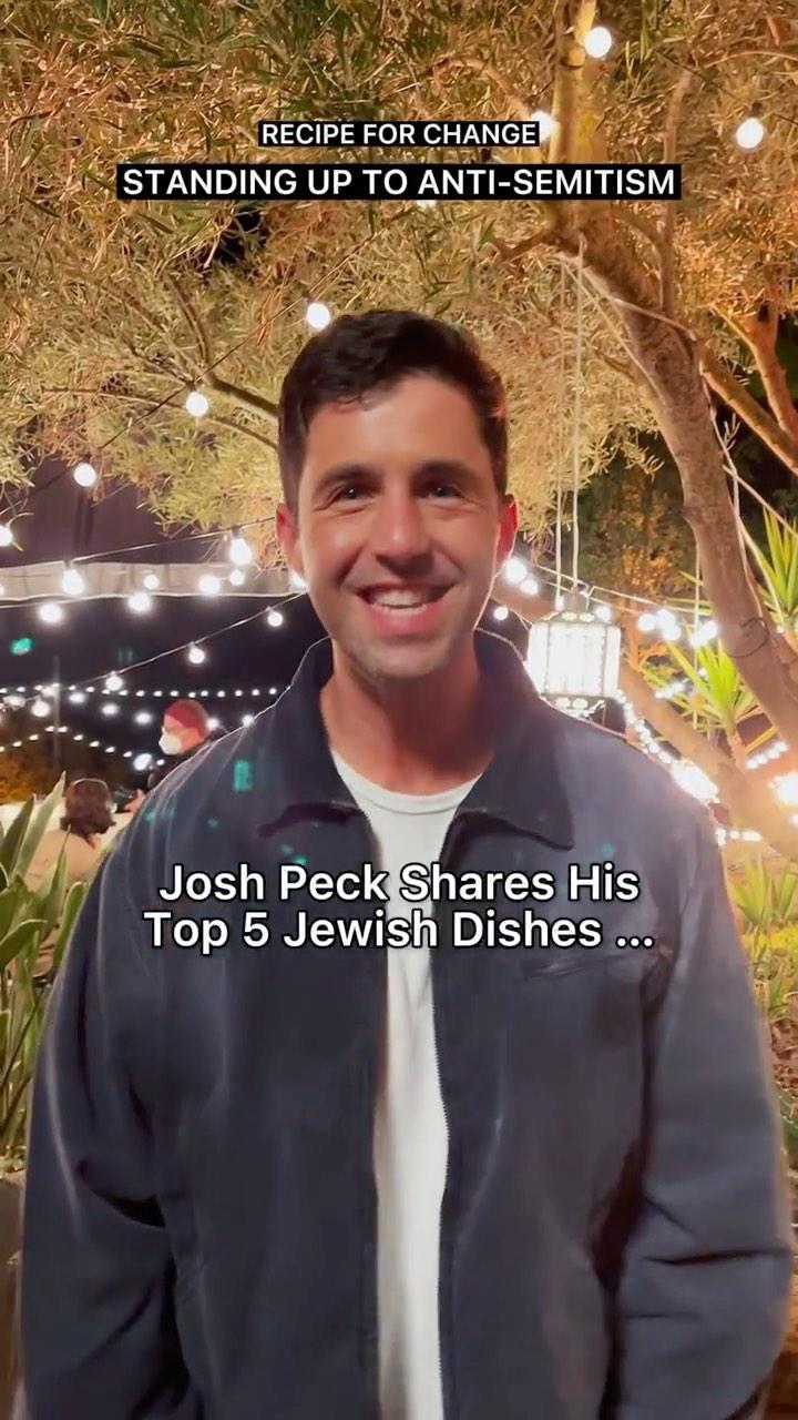 
 "Bissli! Ever heard of Bissli?" @shuapeck gives us a rundown of his Top 5 Favorite Jewish Dishes. 

Catch Josh Peck, and many more on the latest installment of #RecipeForChange. Link in bio to watch. 
 