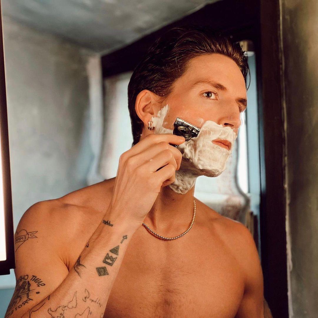 class="content__text"
 Same great shave, without the effort.
 
The new Gillette Labs Exfoliating Razor - available now via link in bio.
 
 #EffortlessFlow 📸 @proudlock