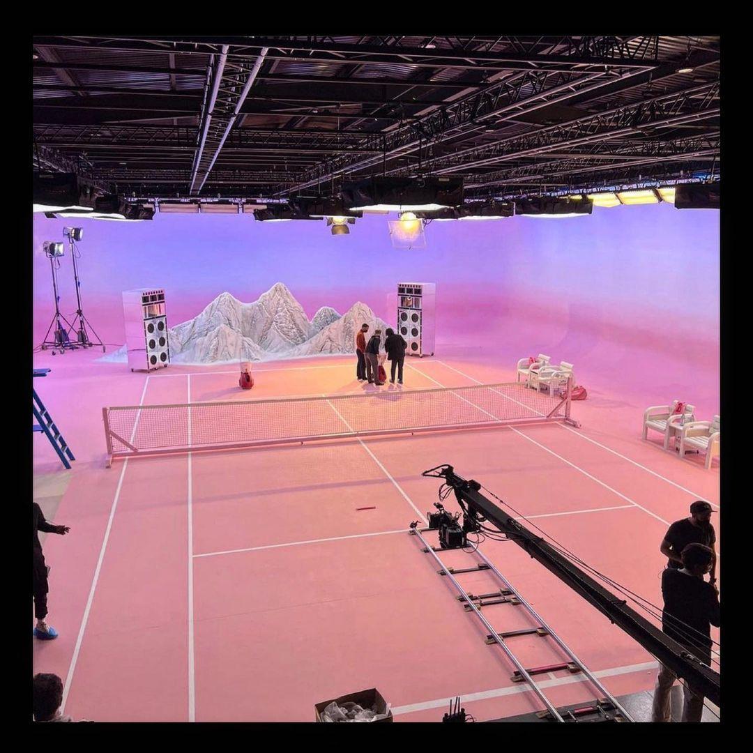 class="content__text"
 We designed and made a cute pink tennis world for @isaacjlock for @evianwater and with some mountains and mirrored party speakers for @dualipa and @emmaraducanu to frolic around and play a bit of tennis.
 
Thanks to my amazing team 
Art director - @l_wltrs1990 
Assistants - @bengarciahughes , @berhanmedhean , @tedsdraws @davidsims_media 

Painting - @konstrukt_creative 
Speakers - @perspectiveltd 
Mountains - @machineshopsfx 
 