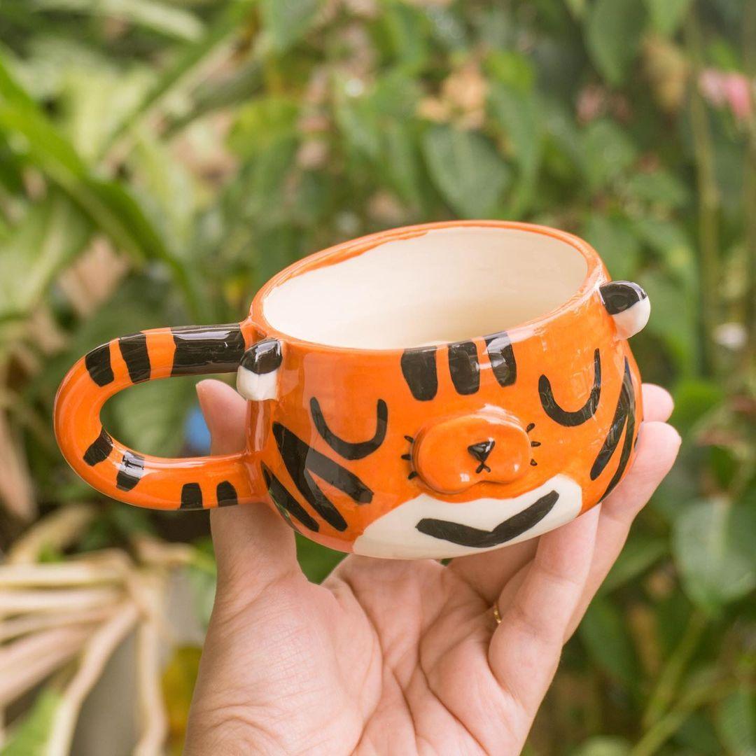 class="content__text"
 Say hello to the sweetest looking version of the tiger mug so far 🐯🥺 

This piece is available for pre-order on my shop (link in bio)! A bunch of other onhand pieces are still available so take a look and see if there’s anything you like! 💖

The shop will be closed this evening (8pm) to give way for the Pre-Order Shop (exclusive to patreon) so be sure to head on over there now while it’s still open! 🌱🤍

 #pottery #pottersofinstagram #tigermug 
 