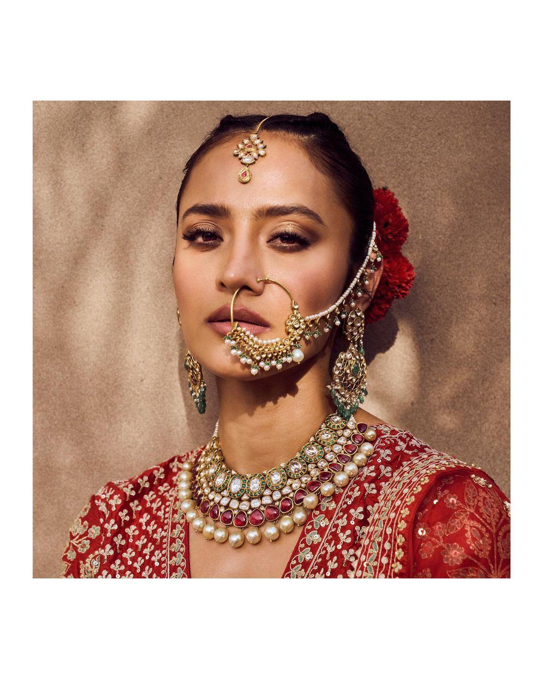 class="content__text"
 The standout Lakshaki necklace is handcrafted with love. Uncut diamonds and south sea pearls frame this piece. ​

 #AnitaDongre #AnitaDongrePinkcity #FineJewelry 

WhatsApp us on +91 9999313366 to know more. 
 