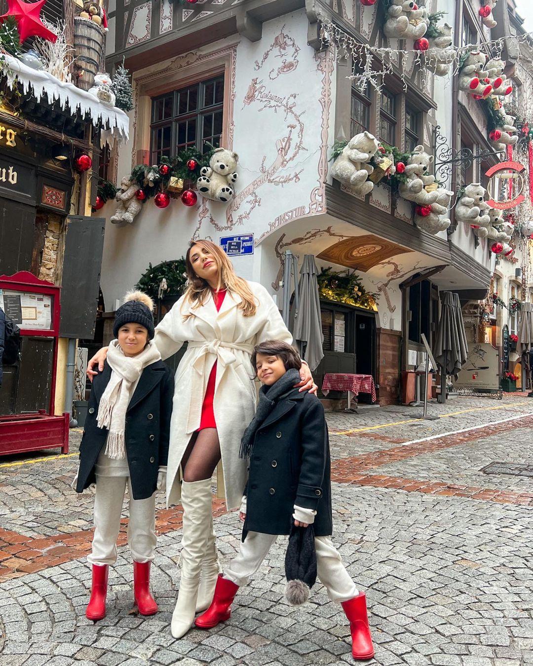 class="content__text"
 Hello from #Strasbourg 📍🐻❤️ Swipe left for the #PhotoDump Which one is your favorite ? 🤍 

 #Alsace #FamilyTime #Holidays #MomAndSons #Explore #Trend #December2022 #MamasBoys #TravelStyle 
 