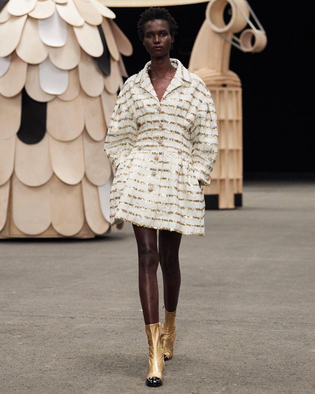 class="content__text"
 Make way for Chanel 🕊

Introducing @chanelofficial’s Spring-Summer 2023 Haute Couture Collection, a reinterpretation of Gabrielle Chanel’s apartment, where Virginie Viard took Xavier Veilhan at the very beginning of their work.

 #chanel 
 