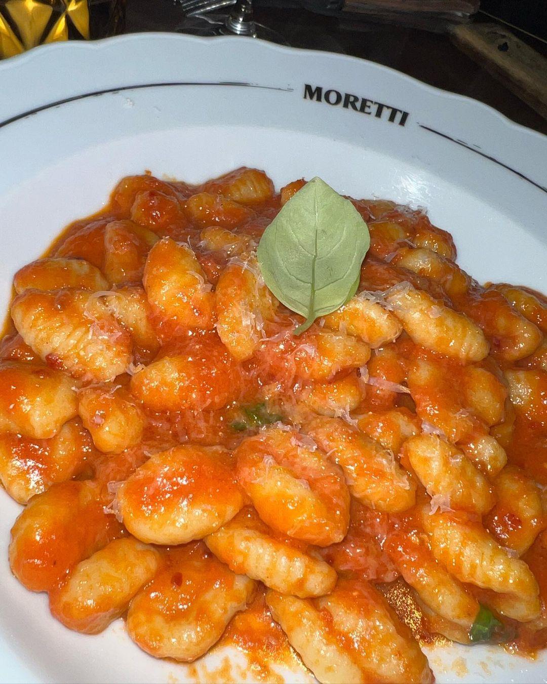 class="content__text"
 Gnocchi Pomodoro / Tuna Crispy Rice (@morettimtl) #TasteMontreal 
 