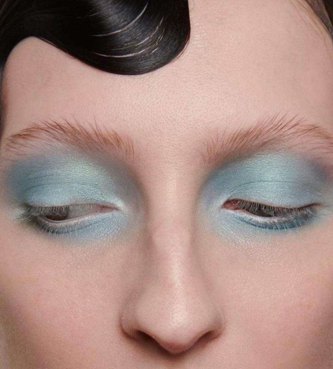class="content__text"
 #Repost @terrybarberonbeauty with @use.repost 
・・・
Floral Flappers. Pretty colours with decadent shaping for @richardquinn AW23 show London Fashion Week using @maccosmeticsuk MAC X Richard Quinn collection. Styling @carineroitfeld hair by @sammcknight1 Huge thanks to a very crafted MAC Pro Team. #prettymeetsunpretty #macxrichardquinn 
 