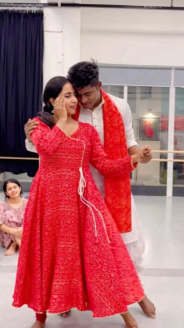 class="content__text"
 O Rangrez In Delhi Workshop ❤️ 

Dancing with @priyashamohanty #vinyasha #vinyashaforever 

Which city should i teach this next ? ??? Comment below ⬇️

📍 @ifbcstudios 
.
.
.
.
 #vinayaka #vinayakghoshal #priyashamohanty #vinayakghoshalchoreography #natyasocial #natyasocialchoreography #natyasociallive 
 