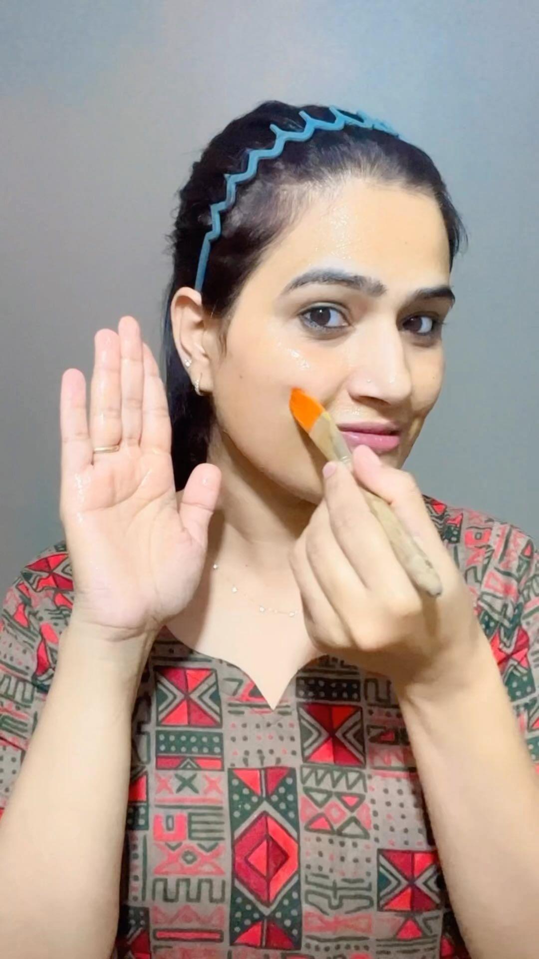 class="content__text"
 😱Unique Parlour like clean up at home with your hand only.
.
.
Face wash: curd + gram flour 
Scrub: @good_vibes.in Alovera gel + rice flour 
Facepack: honey+ turmeric 
Serum: @good_vibes.in 
.
.
Follow for more.
 #skincare #skincareroutine #trendingreels 
 