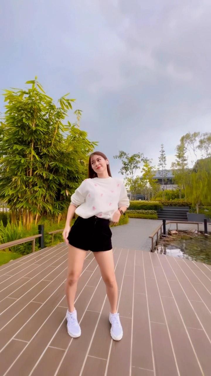 class="content__text"
 The scenery here is too nice not to dance a little ♥️

P/s: it was a little challenging to dance and turn 360 😂 Like and share if you think I did well 🤭

👏🏻
—
ꪶꪮꪜꫀ,
Ｈ A N L I B U B U
@hanlibubu
𝚠𝚠𝚠.𝚑𝚊𝚗𝚕𝚒𝚋𝚞𝚋𝚞.𝚌𝚘𝚖 
 
