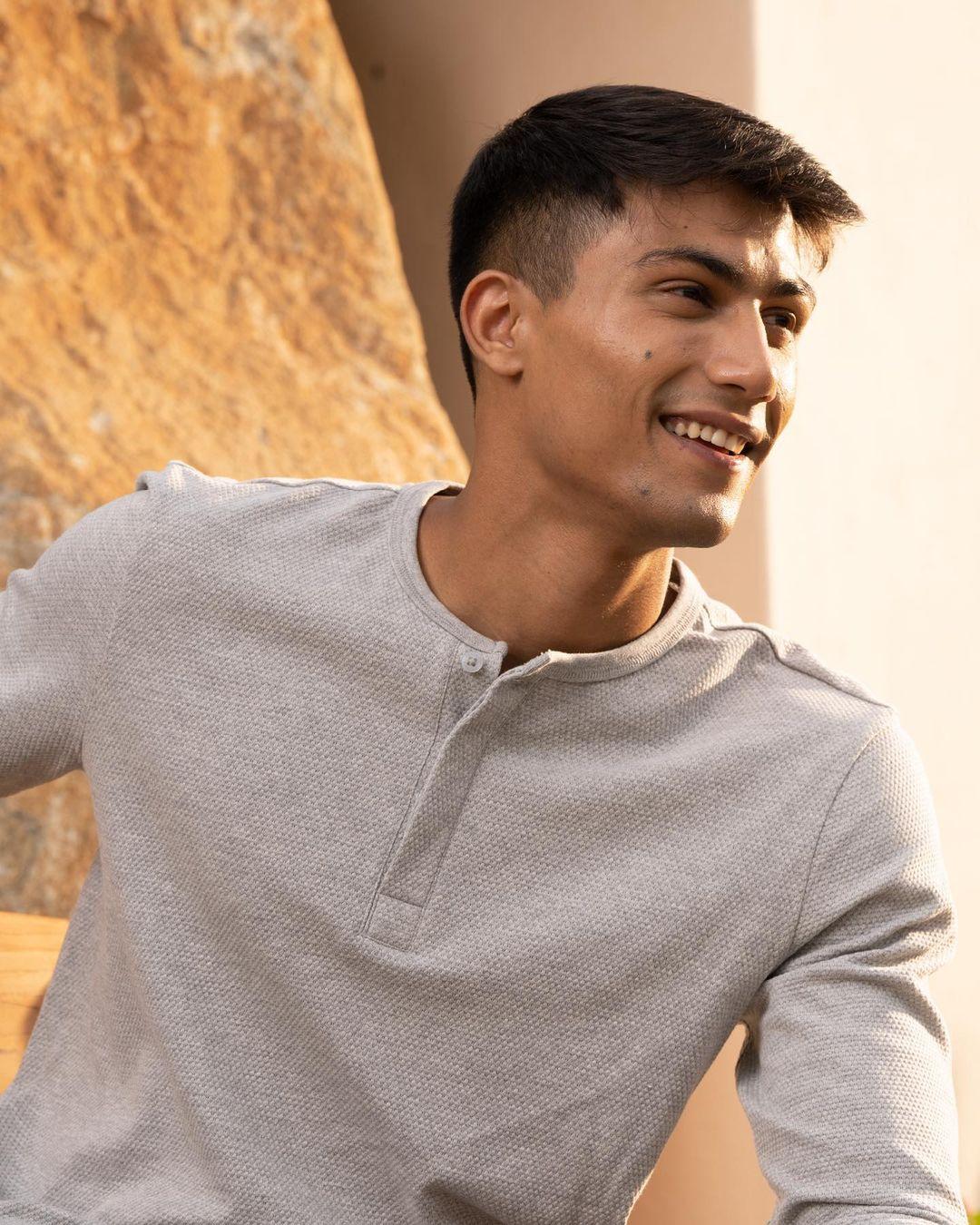 class="content__text"
 When that wardrobe needs a little spring add to cart hot henleys, trousers that pop, and sweatshirts so soft.

 #newin #comfortableindamensch #damensch #comfort #henley #trousers #menswear #mensfashion #fashion #style 
 