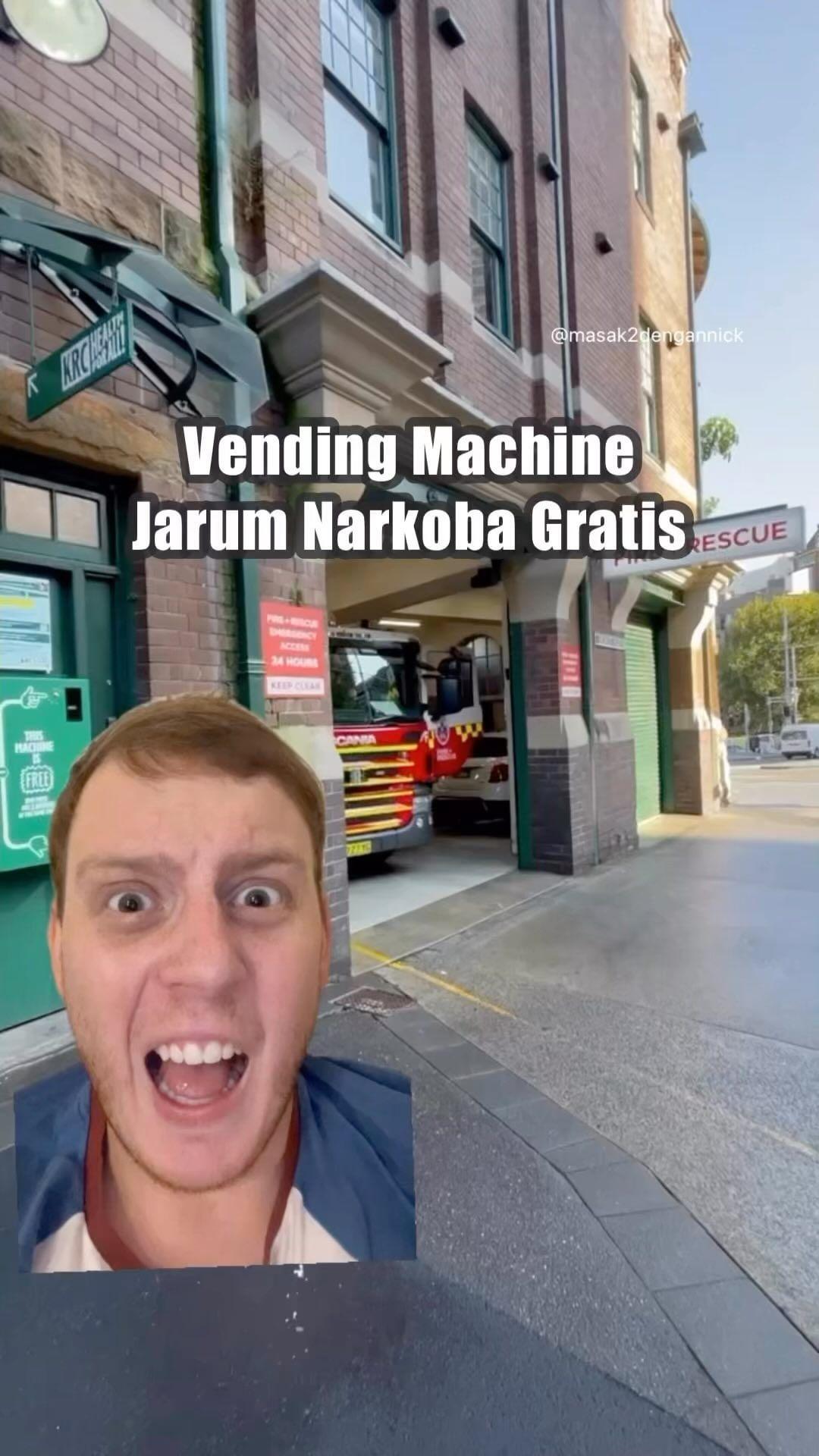 class="content__text"
 Vending machine jarum narkoba gratis disediain di pinggir jalan! Ini merupakan salah satu program kementrian kesehatan Australia utk bantu pencegahan penularan virus hepatitis C &amp; HIV yg suka disebabkan oleh penggunaan jarum narkoba yg gak steril atau dipakai bbrp orang secara bergantian. Ada tempat sempah khusus pembuangan jarum juga agar gak ada banyak jarum dibuang sembarangan dan membahayakan orang lain. 

Jangan salah ya guys, ini ga mendukung pemakaian narkoba, justru mendukung keamanan masyarakat umum. Jika jarum terinfeksi kelempar ke pinggir jalan terus ada orang yang ga sengaja injek mereka bs saja terkena infeksi. Program seperti yang di video ini justru untuk mencegah kejadian tersebut.

Gimana menurut kalian? 
 