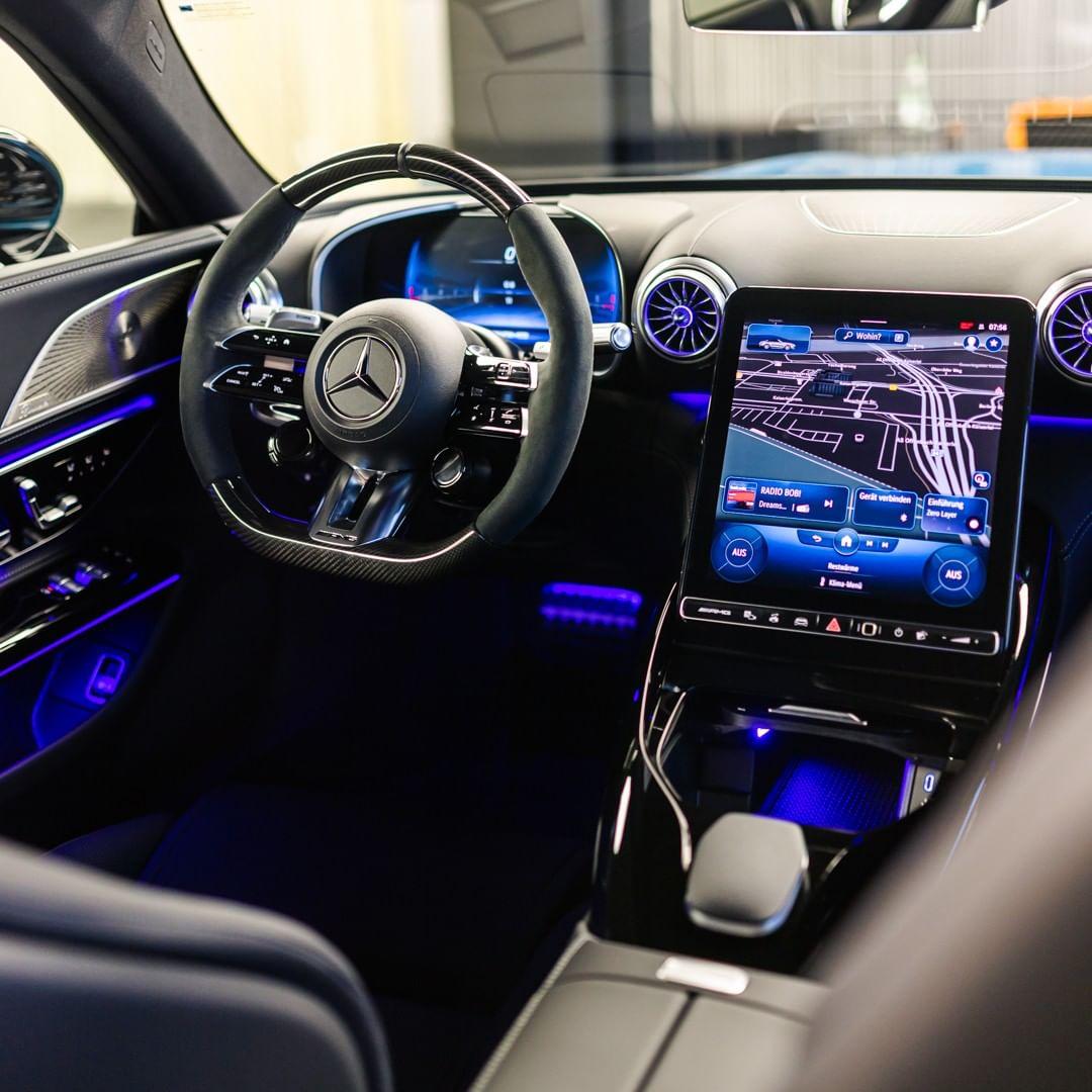 class="content__text"
 Luxus par excellence! ⭐️ Mit dem Mercedes-AMG SL 43 geht eine Roadster-Ikone in Serienproduktion und kombiniert die ausgeprägte Sportlichkeit des legendären Ur-SL mit der technologischen Exzellenz moderner Mercedes-AMG Modelle. 

 #MercedesAMG #MercedesBenz #SLRoadster

[Mercedes-AMG SL 43 Roadster | WLTP: Kraftstoffverbrauch kombiniert: 9,4–8,9 l/100 km | CO₂-Emissionen kombiniert: 214–201 g/km | mb4.me/dat-leitfaden] 
 