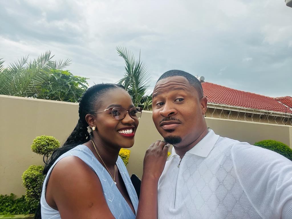 class="content__text"
 Kodak moments before leaving for the Couples Seminar with wife, 
It’s important to have Mentors in marriage vedu ndi @emmanuelmakandiwa and @ruthemmanuelmakandiwa . 

 #couples #love #frindship 
 