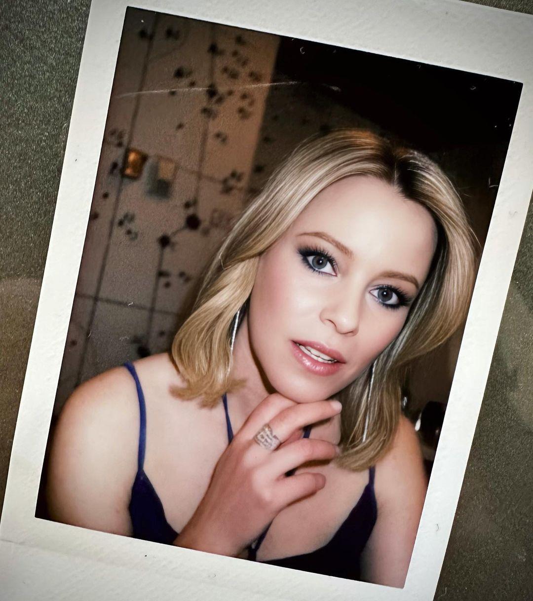 class="content__text"
 Navy smoke and lashes for @elizabethbanks@fallontonight 💙
 #makeup by me
 #hair and photo by @benskervin 
 #styling by @wendiandnicole 

 #elizabethbanks #fallon @cocainebear #cocianebear #navysmokeyeye #makeupbygita #gitabass @thewallgroup ✨ 
 